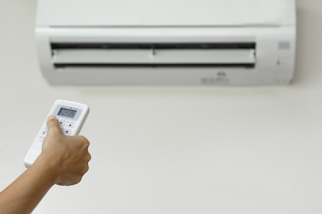 Mini split air conditioner controlled with remote